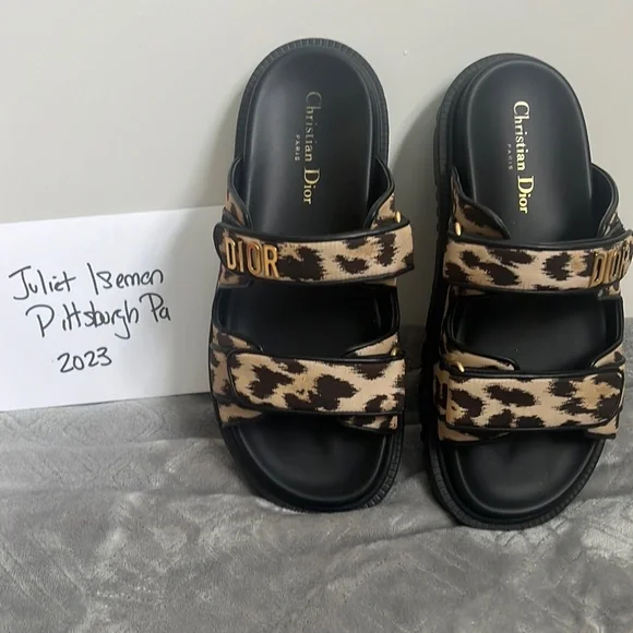 値下げ！ディオールChristian Dior ヒョウ柄 ペタンコサンダル 値下げ！ディオールChristian Dior ヒョウ柄 ペタンコサンダル